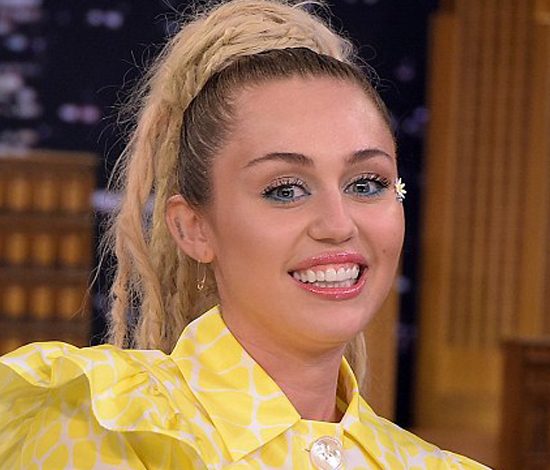 Майли Сайрус в прямом эфире обвинила Леонардо ДиКаприо