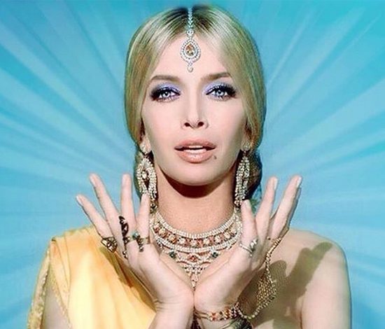 Брежнева показала тело в белье и интимную татуировку