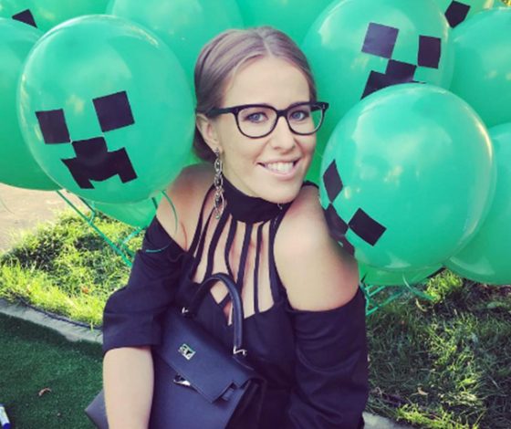 Очень беременная Ксения Собчак снова делает стойку на голове! А тебе слабо?