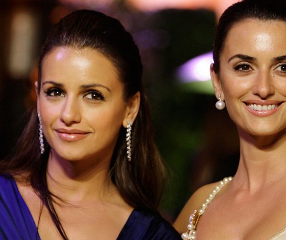 Пригрела на груди: сестра Пенелопы Крус выглядит лучше, чем она