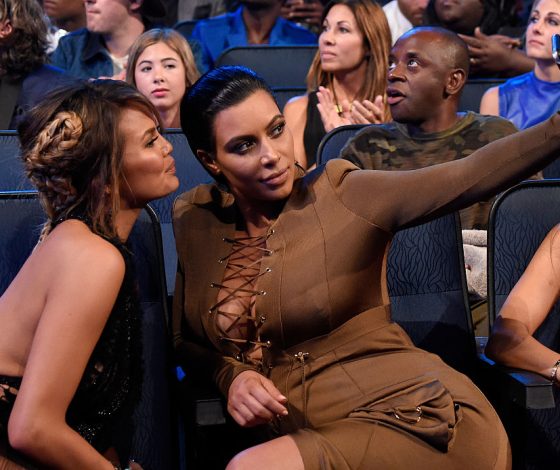 Как ответили друзья семейства Кардашьян на выпады хейтеров?