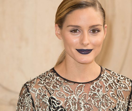 Оливия Палермо с синей помадой. Похоже, это новый тренд!