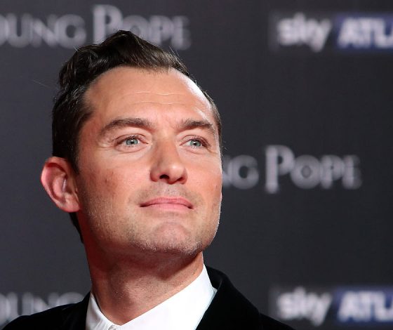 Джуд Лоу сделал ирокез. Смешно получилось!