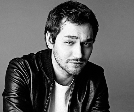 Рожден Ануси появился у Ивана Урганта с новой песней. Что еще мы о нем знаем?