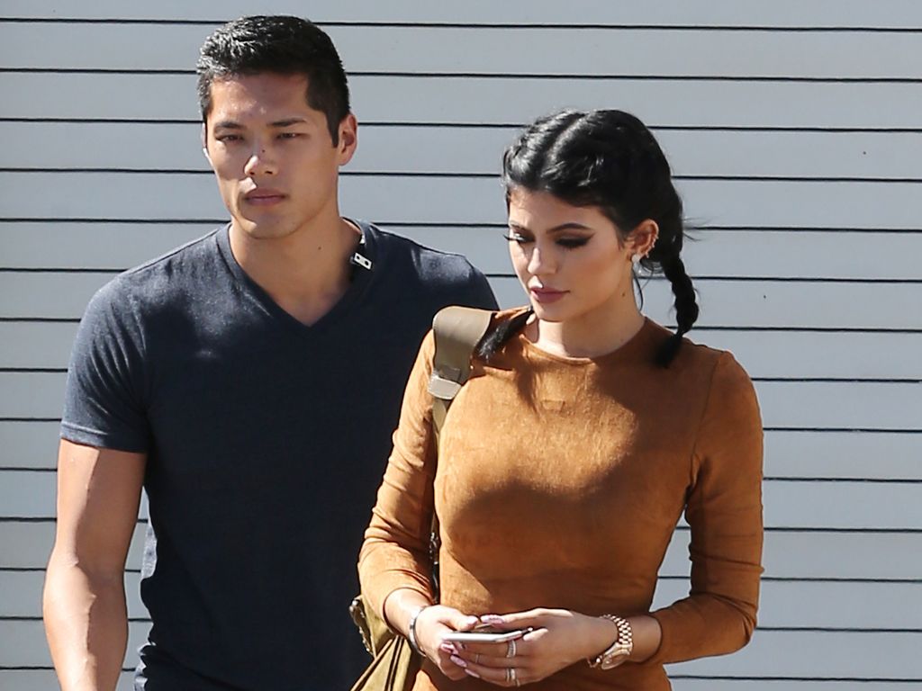 kylie-jenner-in-begleitung-von-sexy-bodyguard