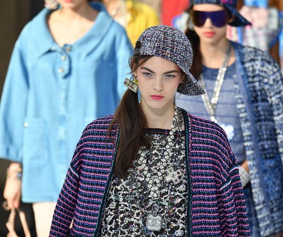 Без белья и в ботфортах. Так будут выглядеть модницы в будущем сезоне