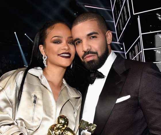 Дрейк страдает по Рианне и… молится?