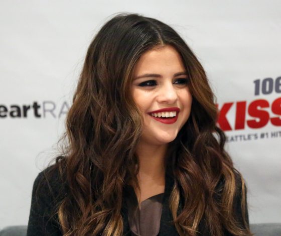 Селена Гомес по-прежнему в реабилитационном центре. Но с ней все хорошо