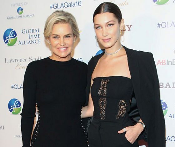 Как нужно выглядеть в 52? Смотри на маму Беллы Хадид