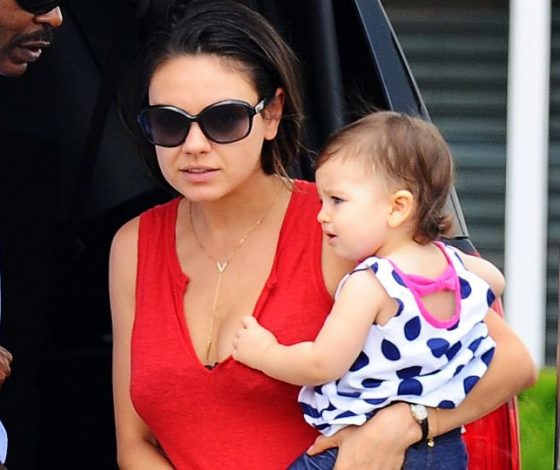 Дочь Милы Кунис и Эштона Кутчера учит русский!