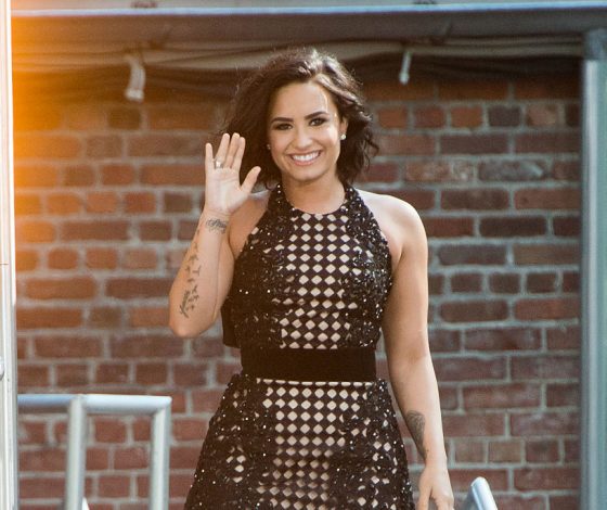 Деми Ловато снова сменила цвет волос