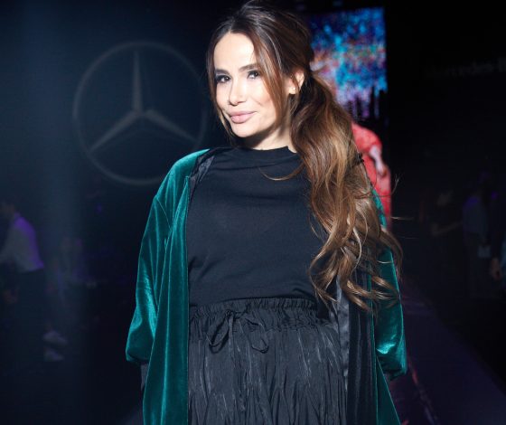 Айза впервые вышла в свет после родов на показе Bella Potemkina