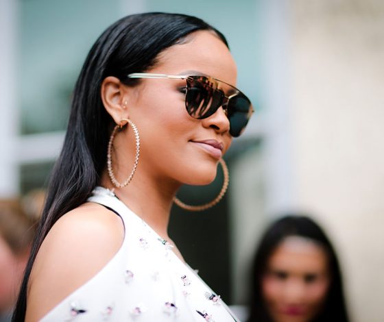 А ты купишь себе носки от Рианны?