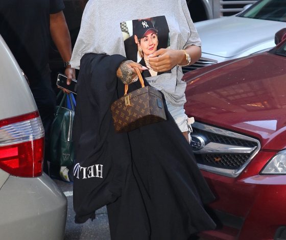 К сторонникам Хиллари Клинтон присоединилась еще одна звезда. Угадай кто?