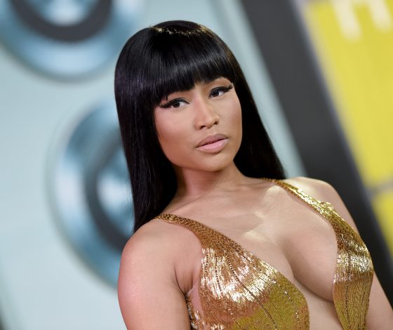 Шок дня: Ники Минаж трясет попой в кружевном костюме…