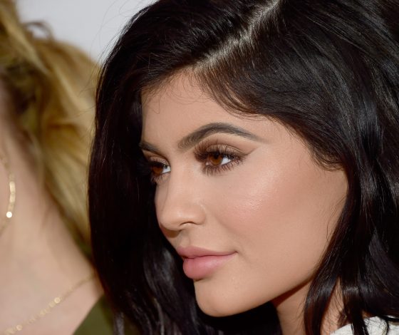 Новая ассистентка Тайги – точная копия Кайли Дженнер