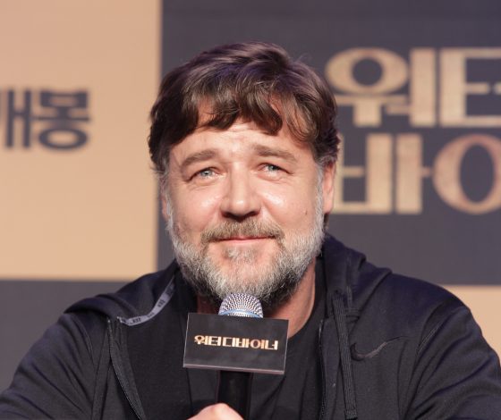 Азалия Бэнкс требует публичных извинения от Рассела Кроу