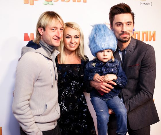 Рудковская с семьей и Дима Билан на премьере мультфильма «Тролли»