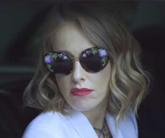 Что за очки у Ксении Собчак в новом клипе «Ленинграда» и сколько они стоят?