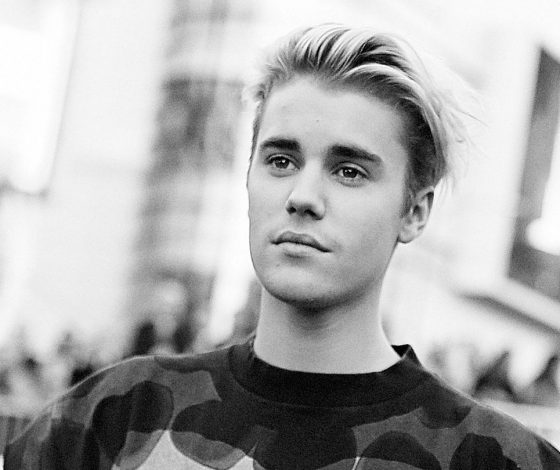 Джастин Бибер в очередной раз нахамил поклонникам на концерте!