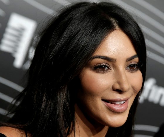 Ким Кардашьян подала в суд на портал, который заявил о фейковом ограблении
