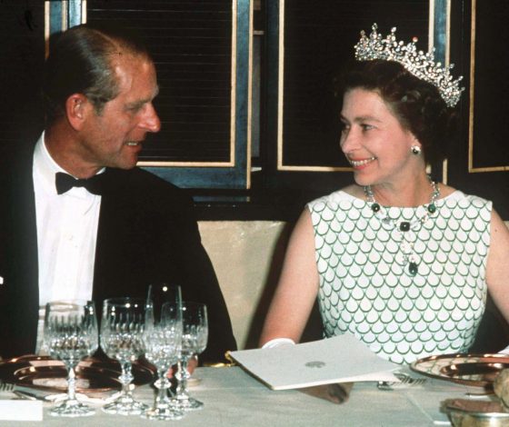 Елизавету II отговаривали выходить замуж за принца Филиппа. Узнай почему!