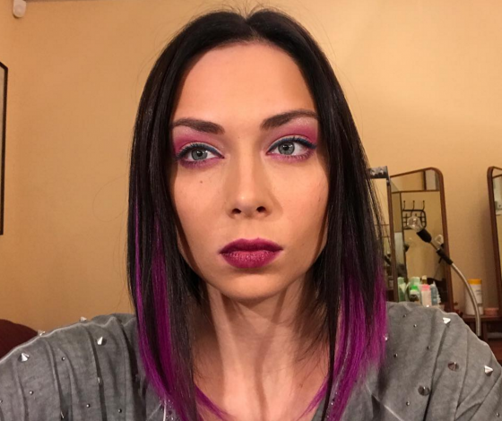 Премьера клипа Настасьи Самбурской: ванна, слезы и короткие шорты