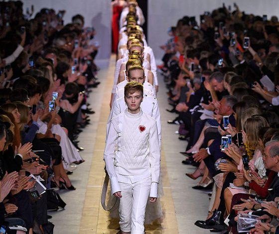 Неделя моды в Париже: лучшие образы показов четвертого дня