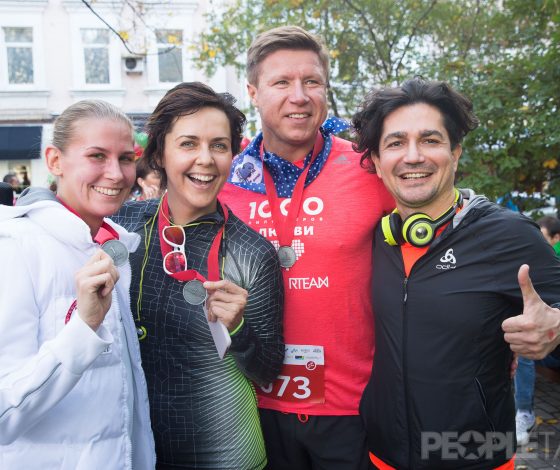 Ольга Шелест, Дмитрий Хрусталев и Юлия Пересильд на благотворительном забеге #Патрикибегут
