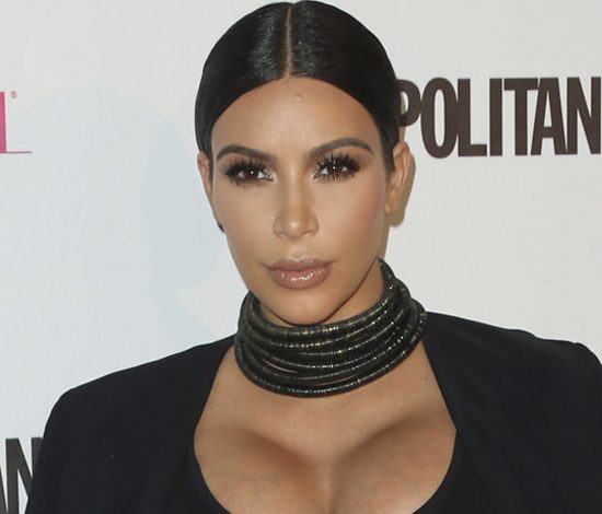 Ким Кардашьян показала новую рождественскую открытку