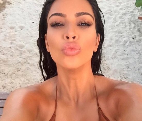 Звездные селфи «губки бантиком»