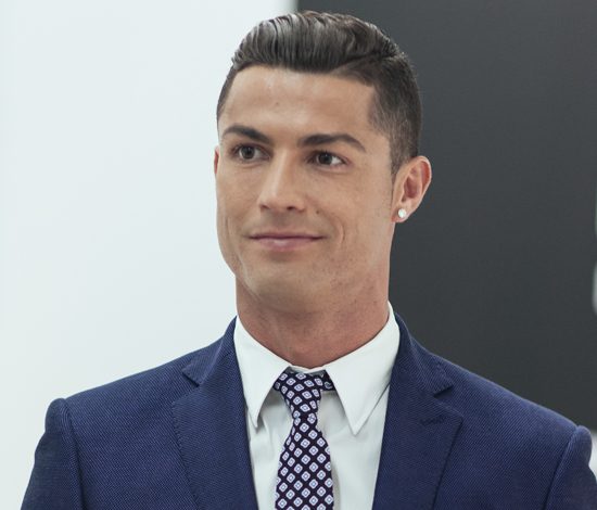 Криштиану Роналду проводит отпуск в объятиях мужчины