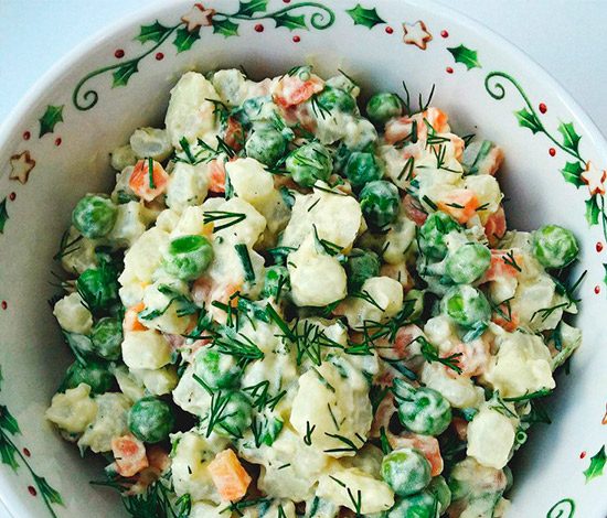 Рецепт: полезный оливье без лактозы и яиц