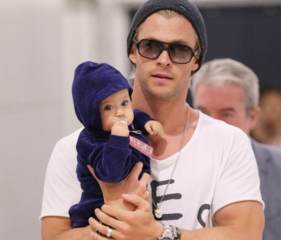 Трогательные фото Криса Хемсворта с детьми