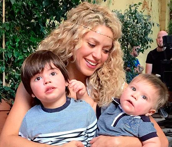 Самые трогательные фото Шакиры с детьми