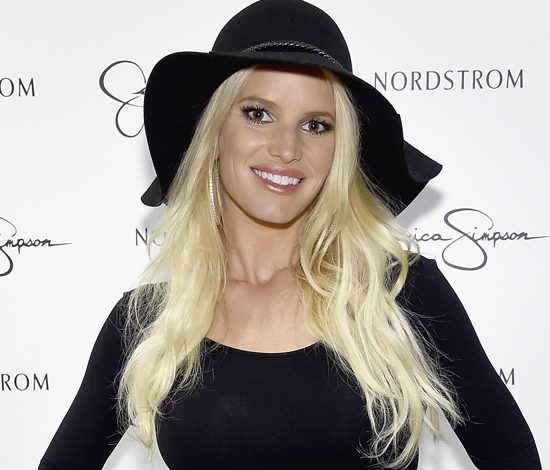 Джессика Симпсон промахнулась с размером обуви