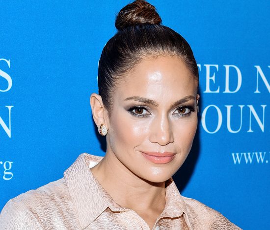 Дженнифер Лопес в новом трейлере сериала «Оттенки синего»