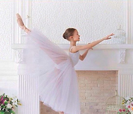 Чудеса баланса от маленькой балерины