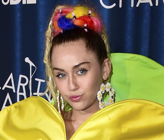 Майли Сайрус напугала поклонников худобой