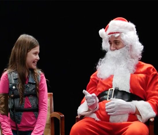 Санта-Клаус проверяет детей на детекторе лжи