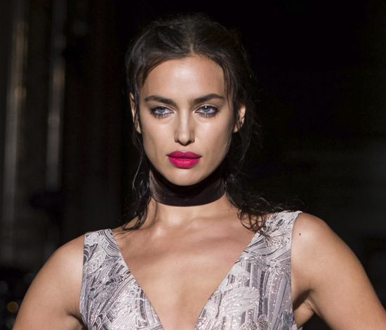 Ирина Шейк похвасталась бедрами в фотосессии для журнала LOVE