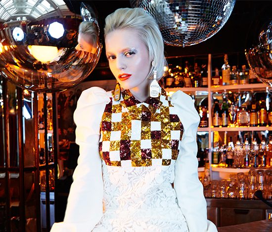 Эва Вострокнутова в лукбуке Aizel