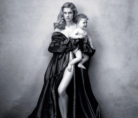 Наталья Водянова и Йоко Оно в новом календаре Pirelli