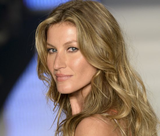 Жизель Бундхен показала тело в бикини после пластической операции