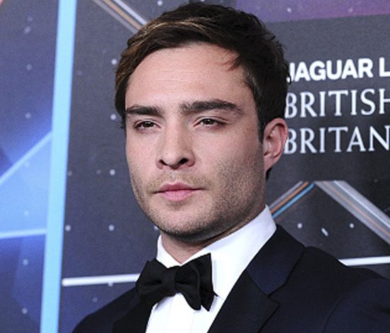 Эда Вествика застали с неизвестной девушкой