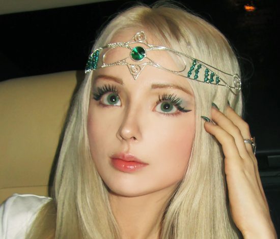 «Живая Барби» Валерия Лукьянова представила свою новую песню