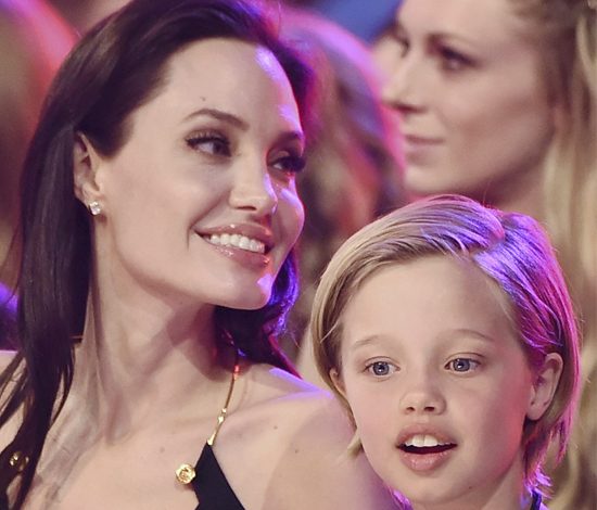 Дочь Анджелины Джоли и Брэда Питта постриглась под мальчика