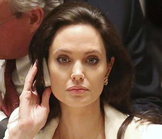 Новые фото Анджелины Джоли с детьми