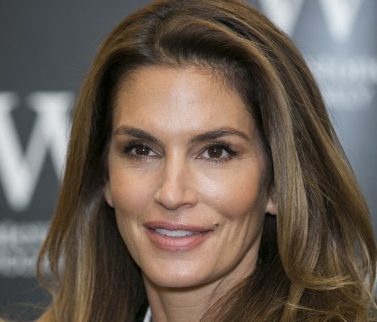 Синди Кроуфорд показала шикарное тело