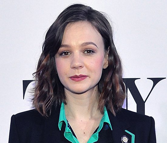 Кэри Маллиган впервые показала новорожденную дочку